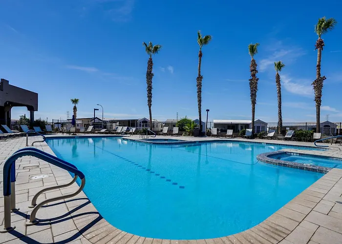 Viewpoint Golf Home! Pools, Hot Tubs & Holiday home